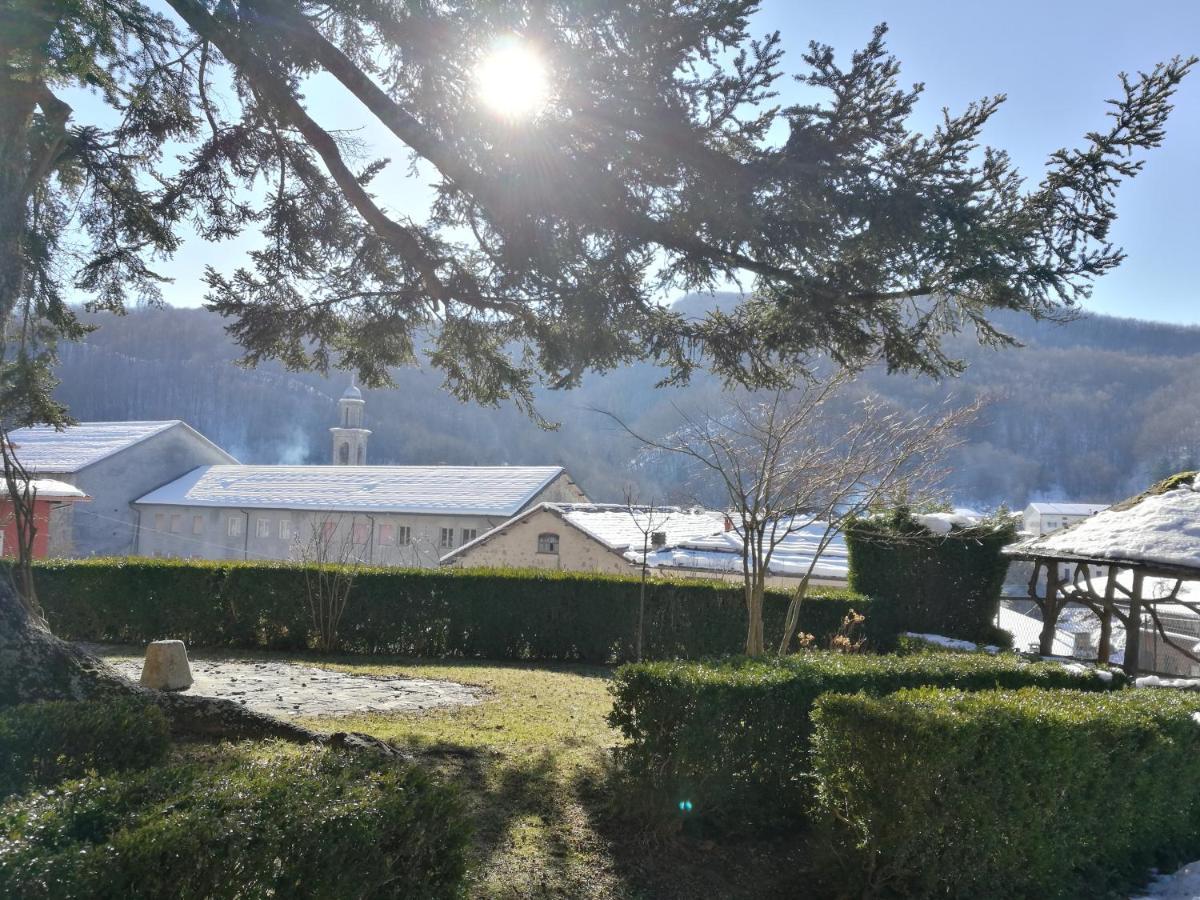 Santa Maria del Taro B&B De Thierry מראה חיצוני תמונה