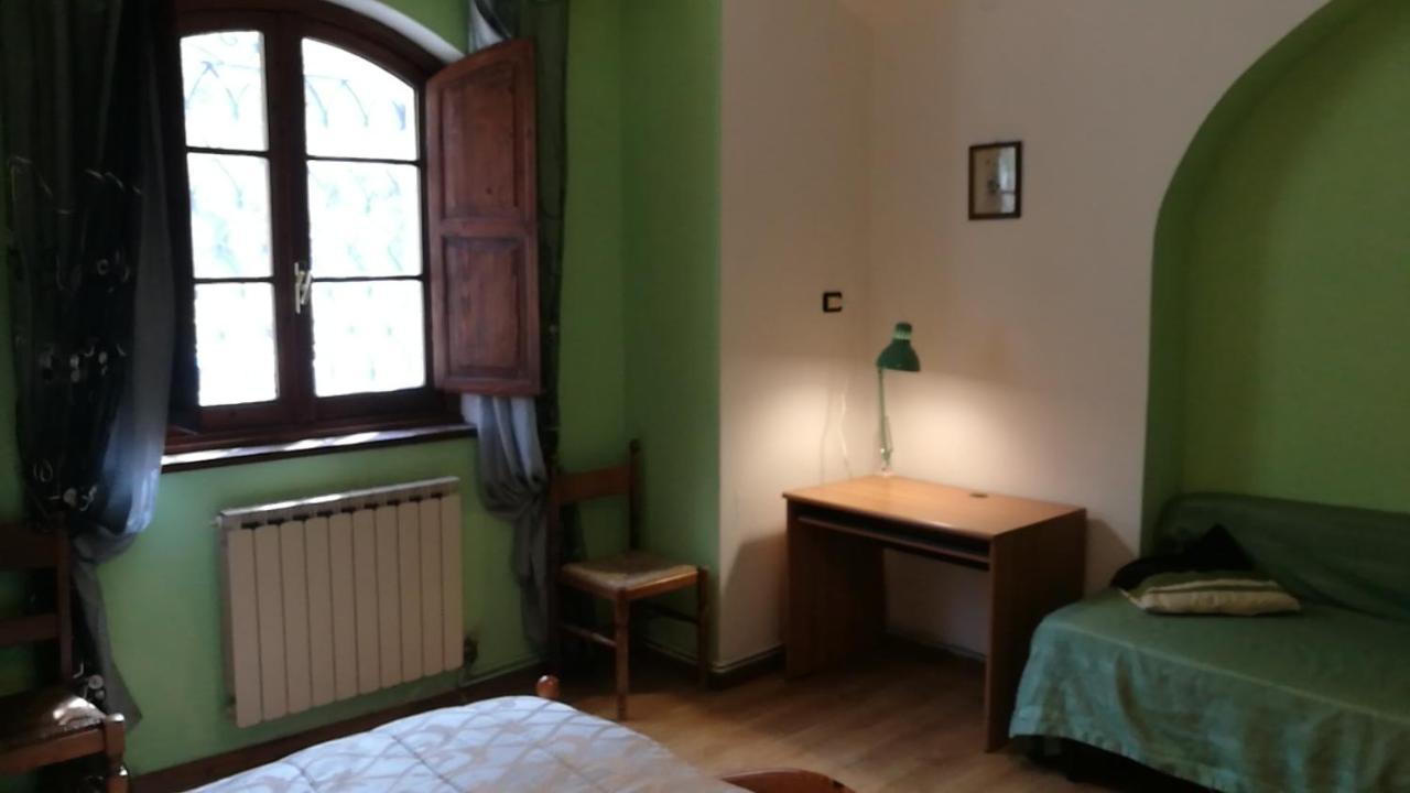 Santa Maria del Taro B&B De Thierry חדר תמונה